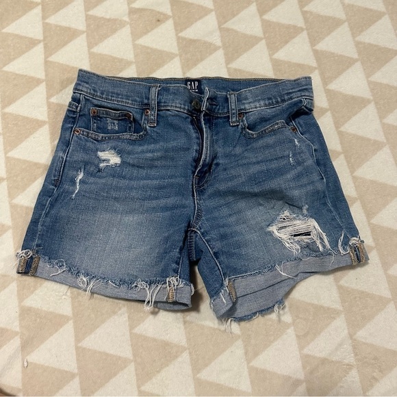 Gap 5” distressed cuffed denim shorts - Picture 1 of 4